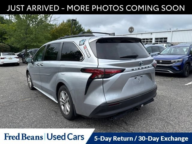 Used 2022 Toyota Sienna XLE w/ XLE Plus Package FWD image 6