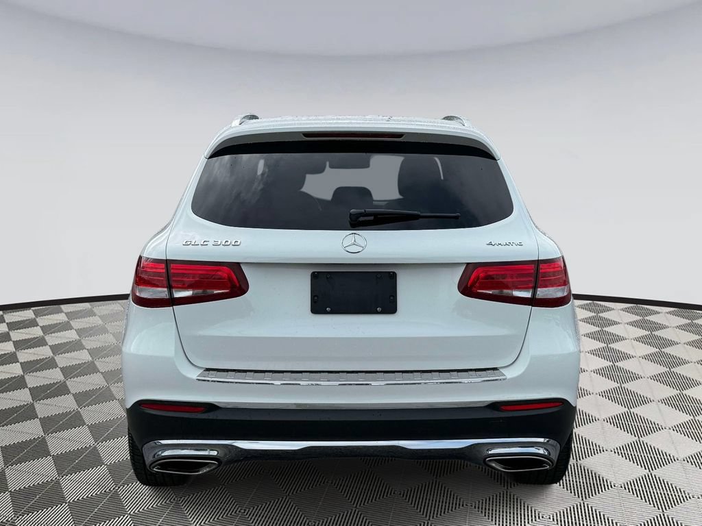 Used 2017 Mercedes-Benz GLC 300 4MATIC image 3