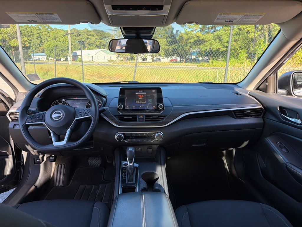 Used 2025 Nissan Altima 2.5 SV FWD image 8