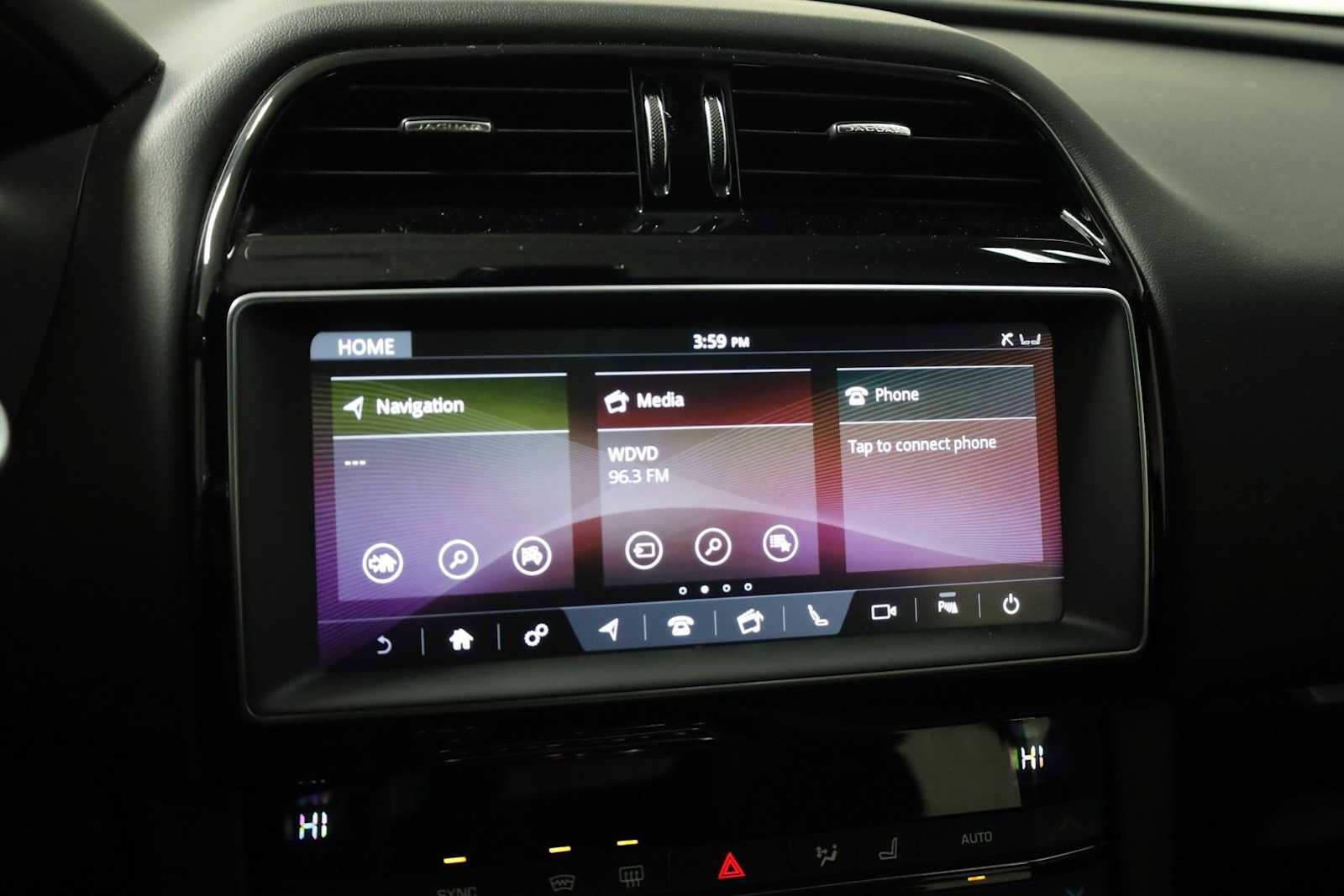 Used 2019 Jaguar F-PACE Premium image 30