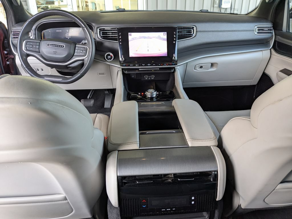 Used 2025 Jeep Wagoneer L 4WD image 4