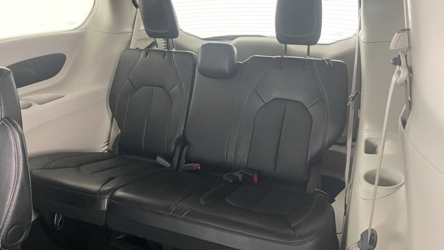 Used 2024 Chrysler Pacifica Touring-L image 45