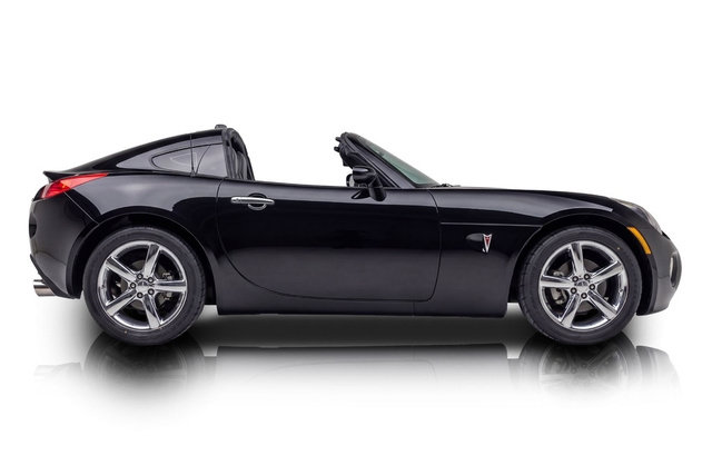 Used 2009 Pontiac Solstice GXP w/ Premium Package RWD image 2