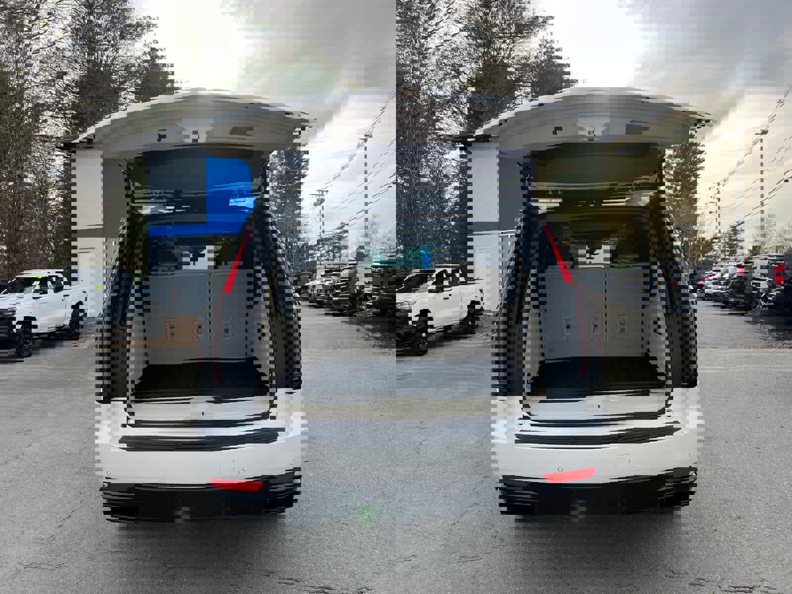 Certified 2024 Cadillac Escalade ESV Sport Platinum w/ LPO, ONYX Package image 43