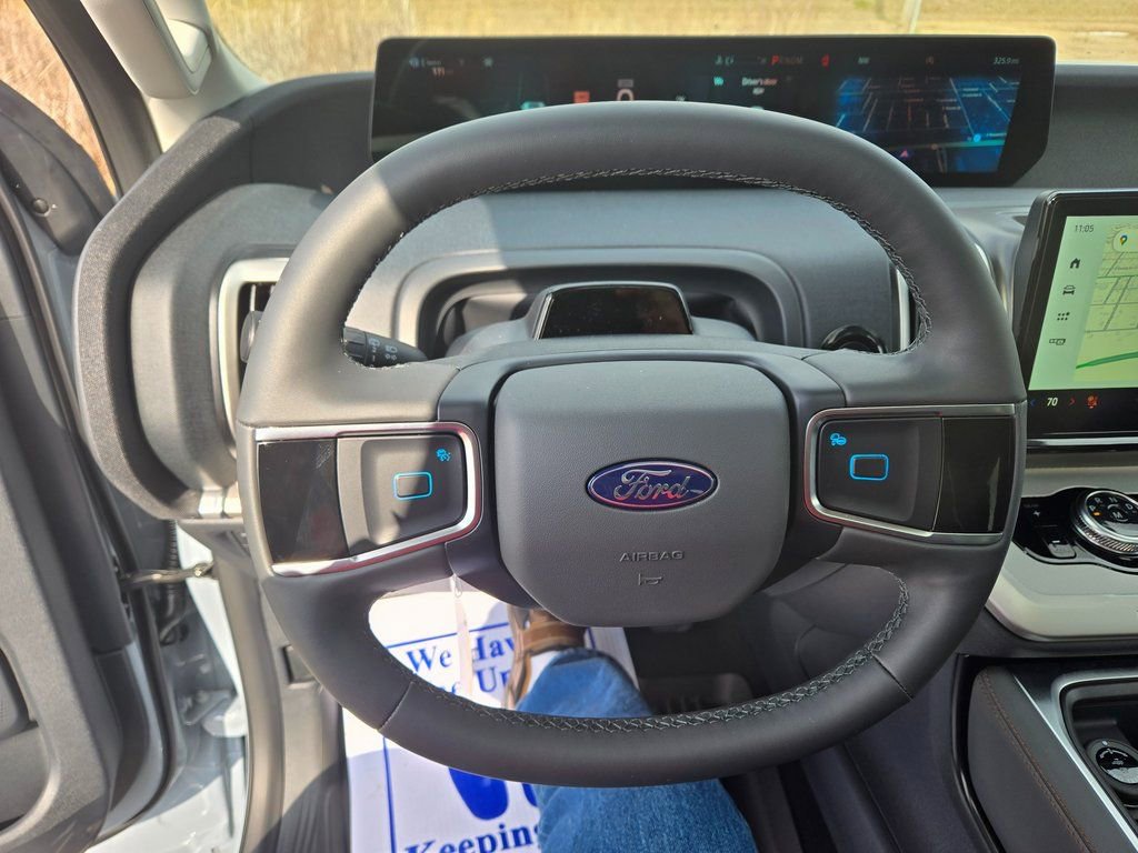 New 2025 Ford Expedition Active image 12