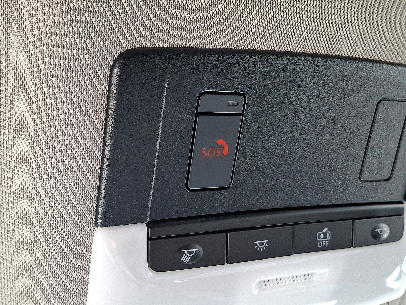 Certified 2025 Nissan Rogue SV image 23