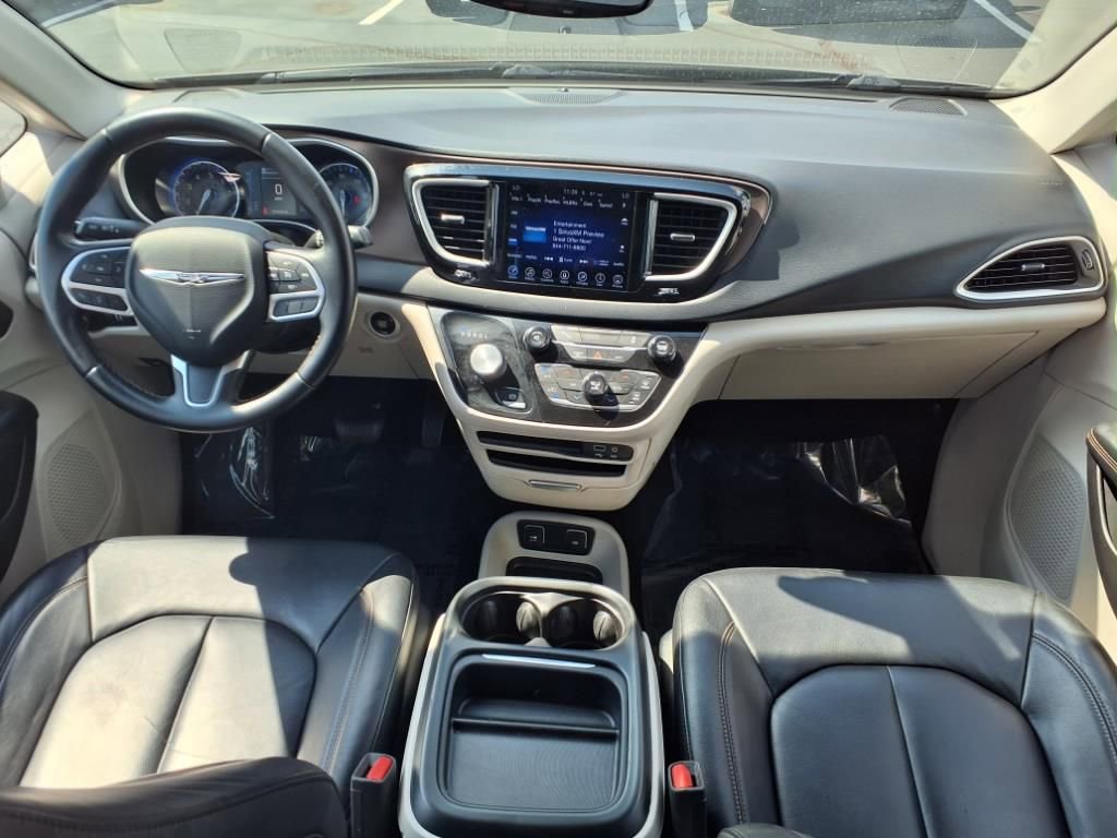 Used 2017 Chrysler Pacifica Touring-L image 9