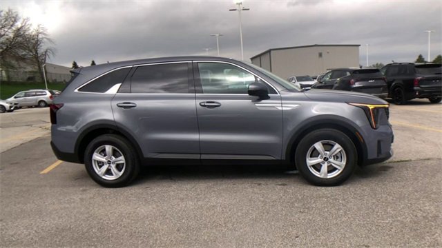 New 2025 Kia Sorento LX image 4