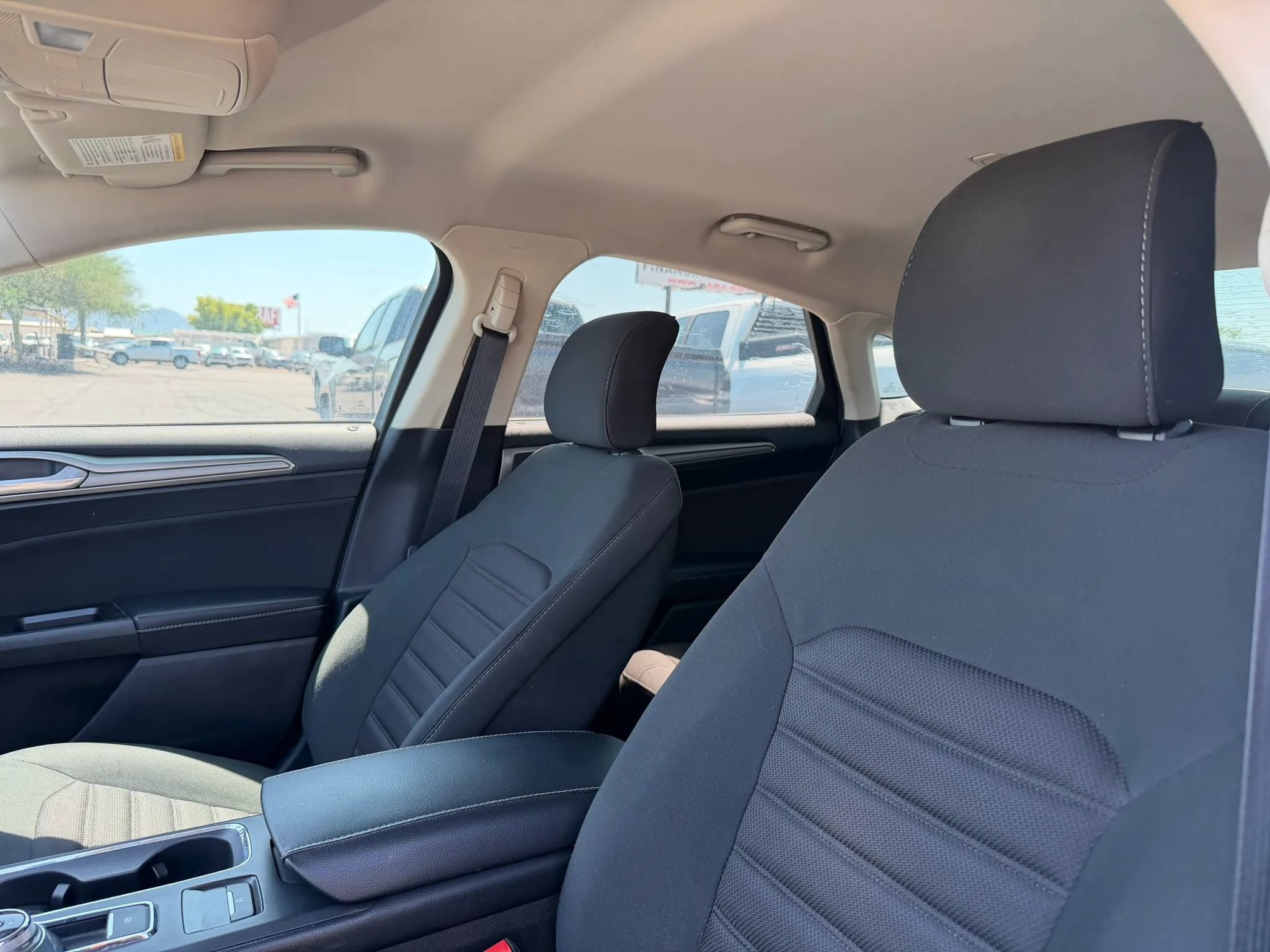 Used 2017 Ford Fusion SE FWD image 20