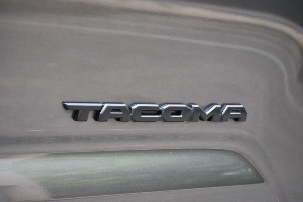 Used 2017 Toyota Tacoma TRD Sport image 39