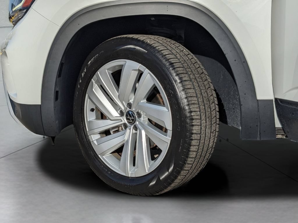 Certified 2023 Volkswagen Atlas Cross Sport SE w/ Panoramic Sunroof Package FWD image 33