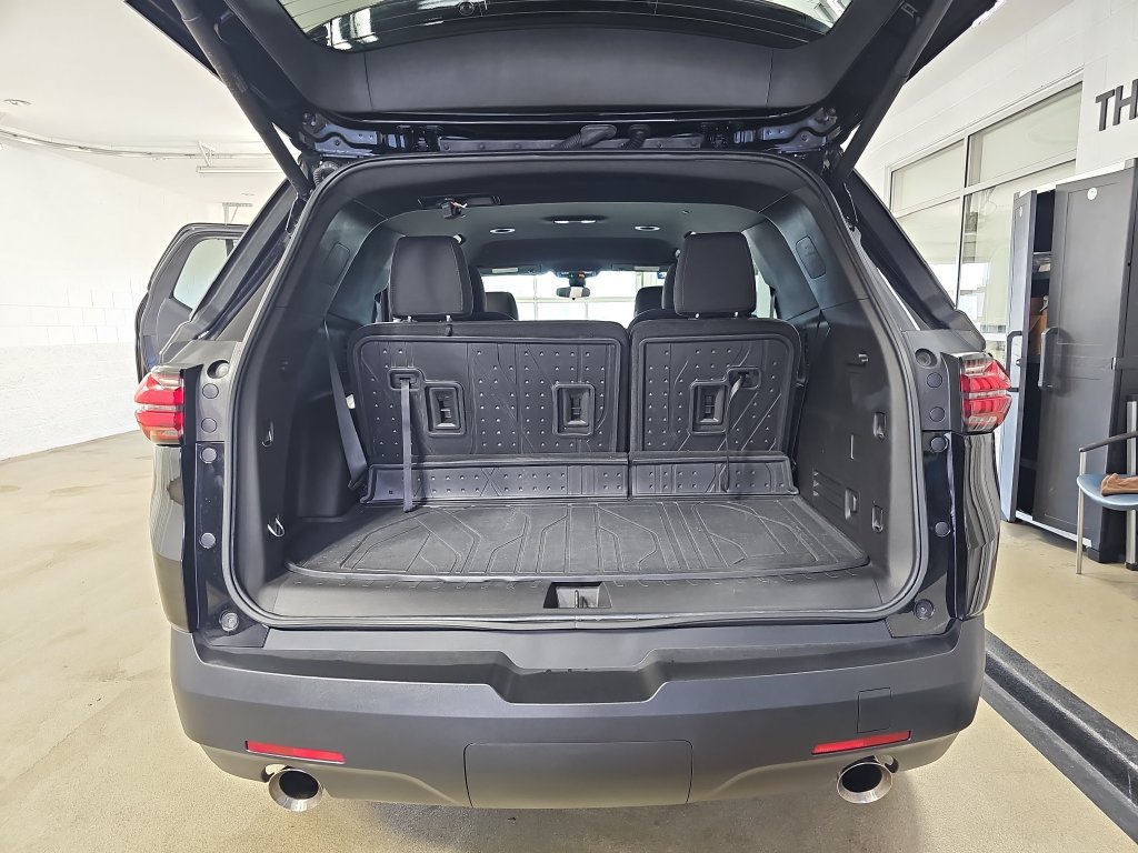 Used 2023 Chevrolet Traverse LT FWD image 17