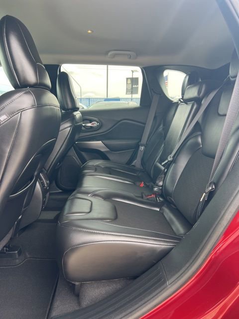 Used 2020 Jeep Cherokee Latitude Plus w/ Comfort/Convenience Group FWD image 26