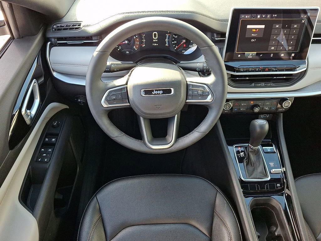 Used 2024 Jeep Compass Limited image 13