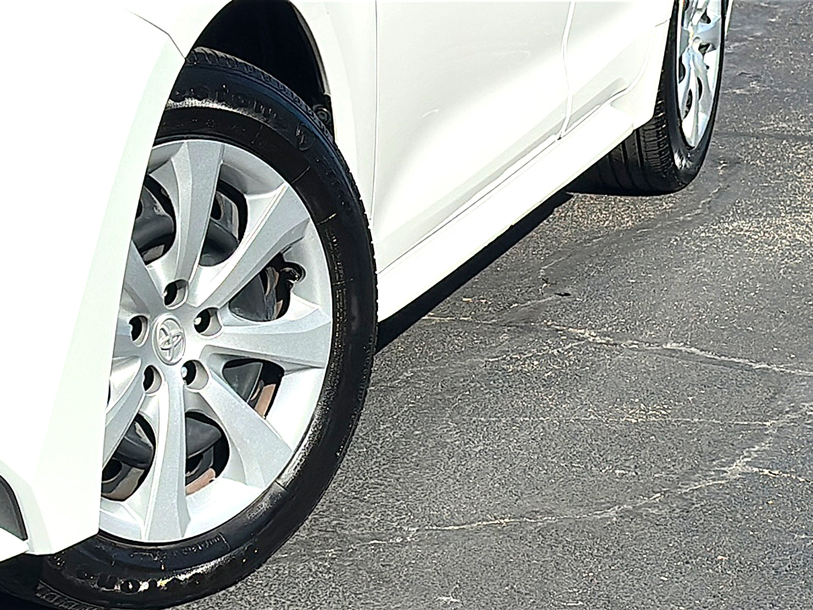 Used 2023 Toyota Corolla LE image 3