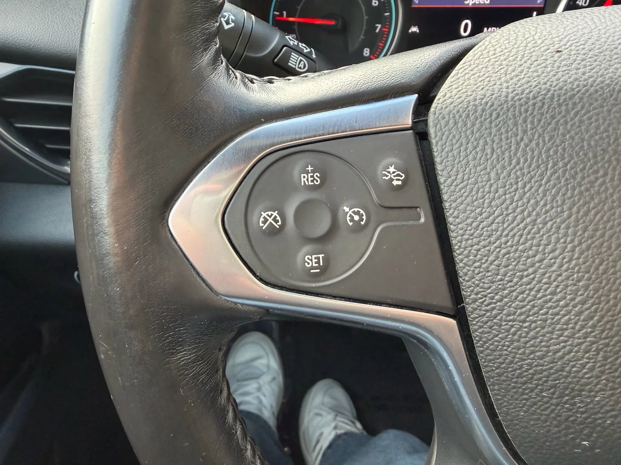 Used 2022 Chevrolet Traverse LT image 21