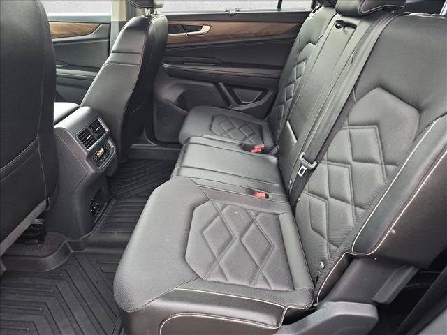 Used 2024 Volkswagen Atlas SE AWD/4WD image 18