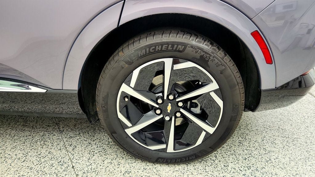Used 2024 Chevrolet Equinox EV LT w/ Active Safety Package 3 FWD image 9