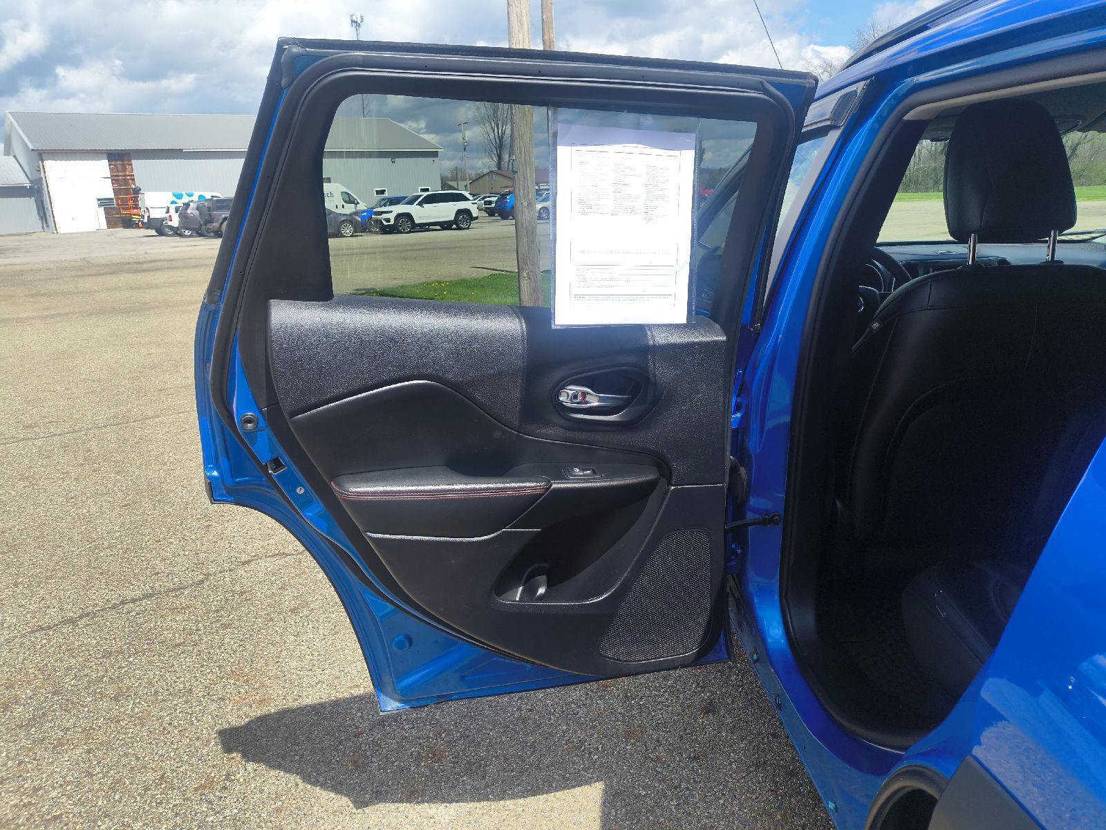 Used 2022 Jeep Cherokee Trailhawk w/ Premium Leather Package AWD/4WD image 25