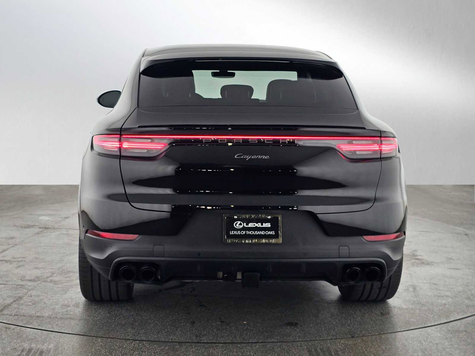 Used 2023 Porsche Cayenne Platinum Edition image 4