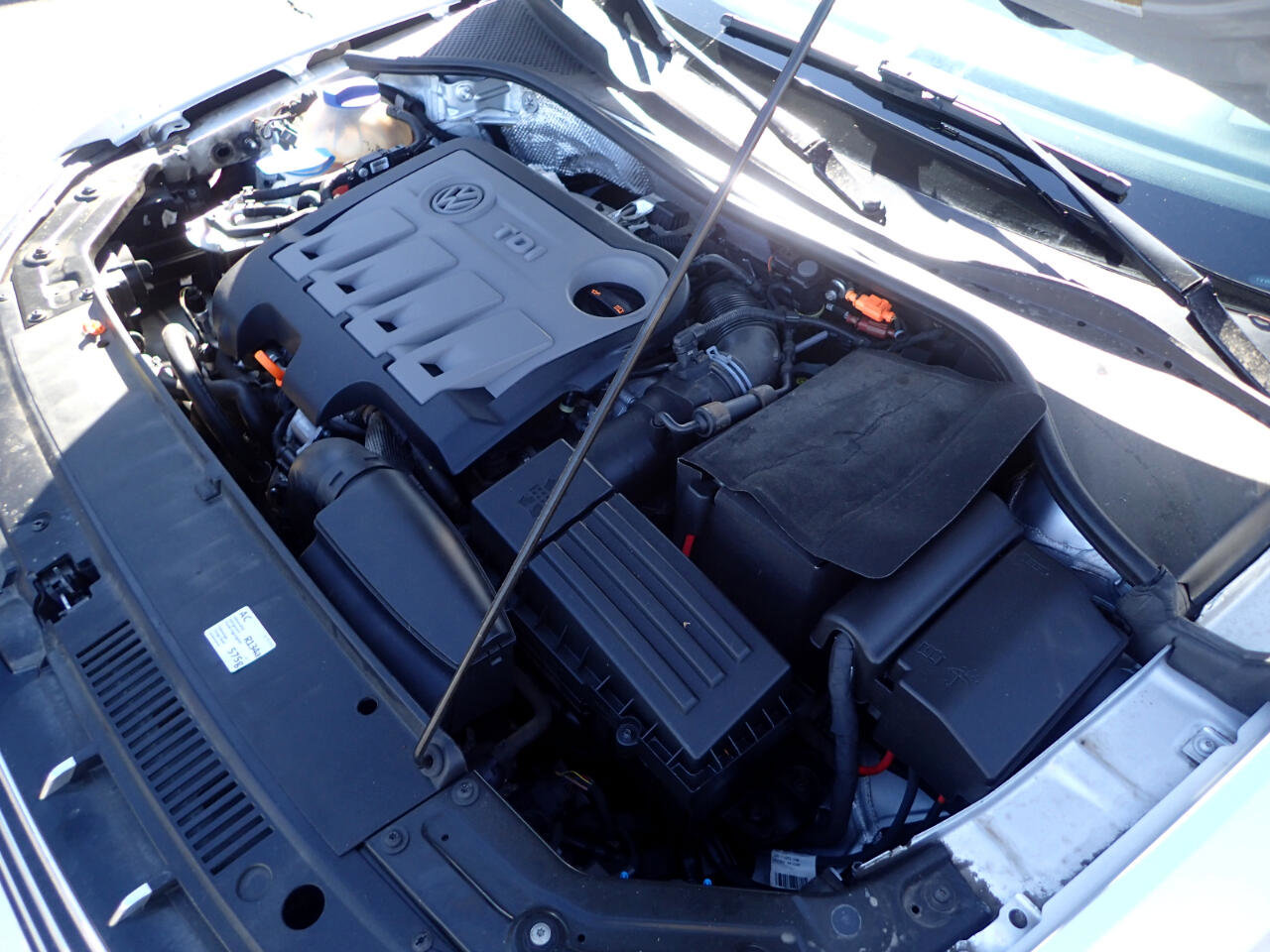 Used 2013 Volkswagen Passat TDI SE image 22