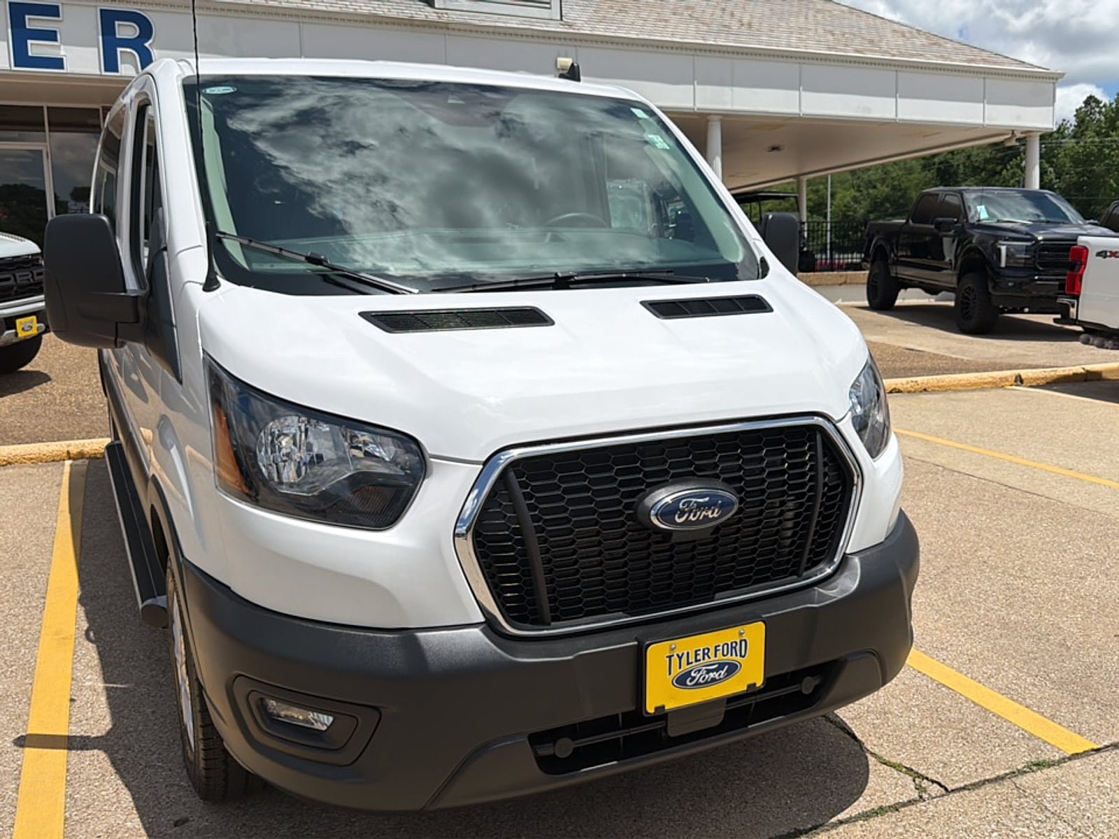 Used 2025 Ford Transit 250 Low Roof w/ Exterior Upgrade Package RWD image 3