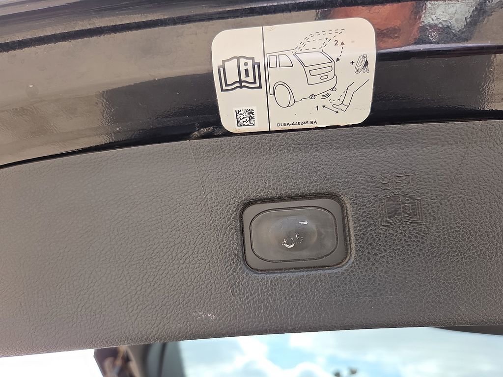 Used 2017 Ford Edge Titanium w/ Equipment Group 301A image 10