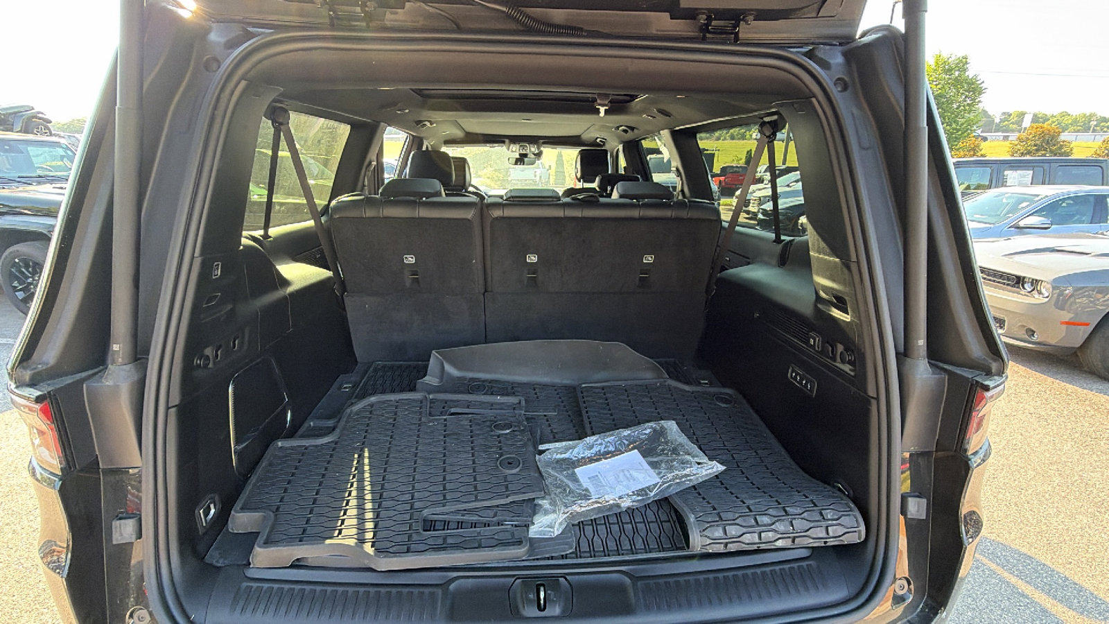 Used 2024 Jeep Wagoneer L Series II AWD/4WD image 13