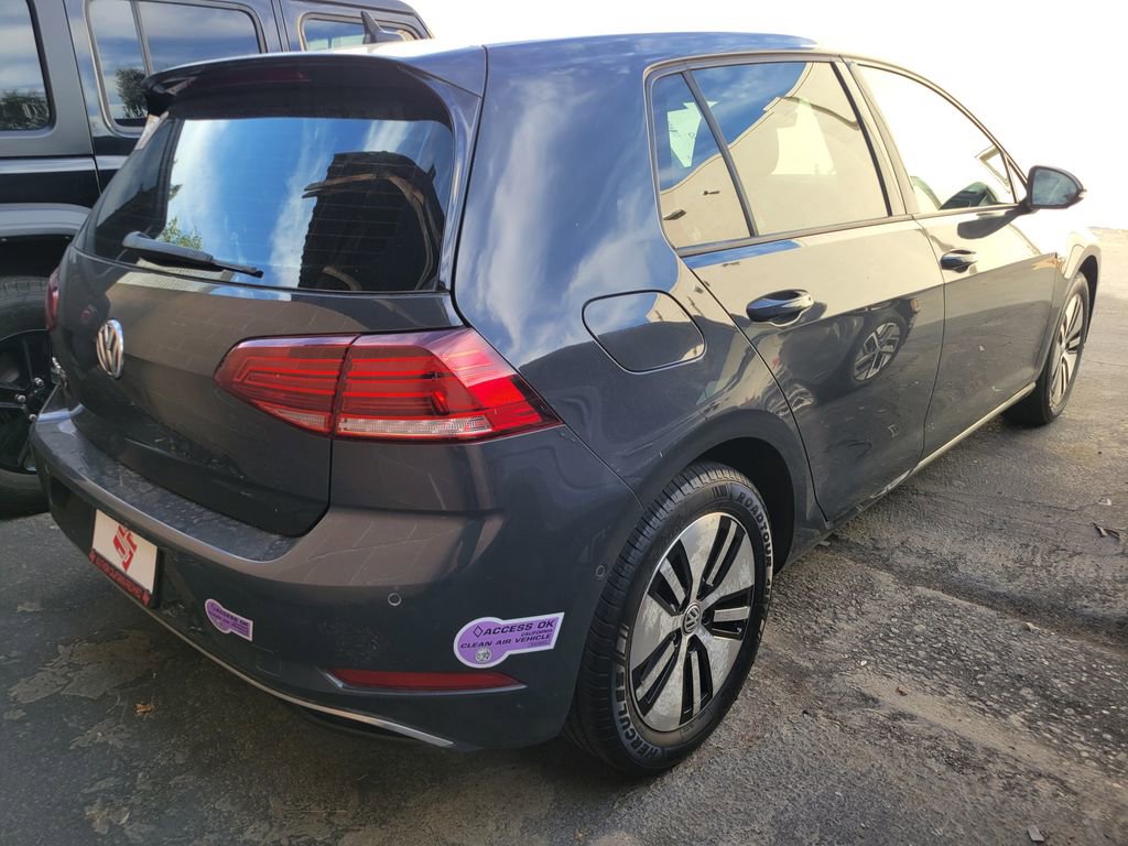 Used 2019 Volkswagen e-Golf SEL Premium image 3