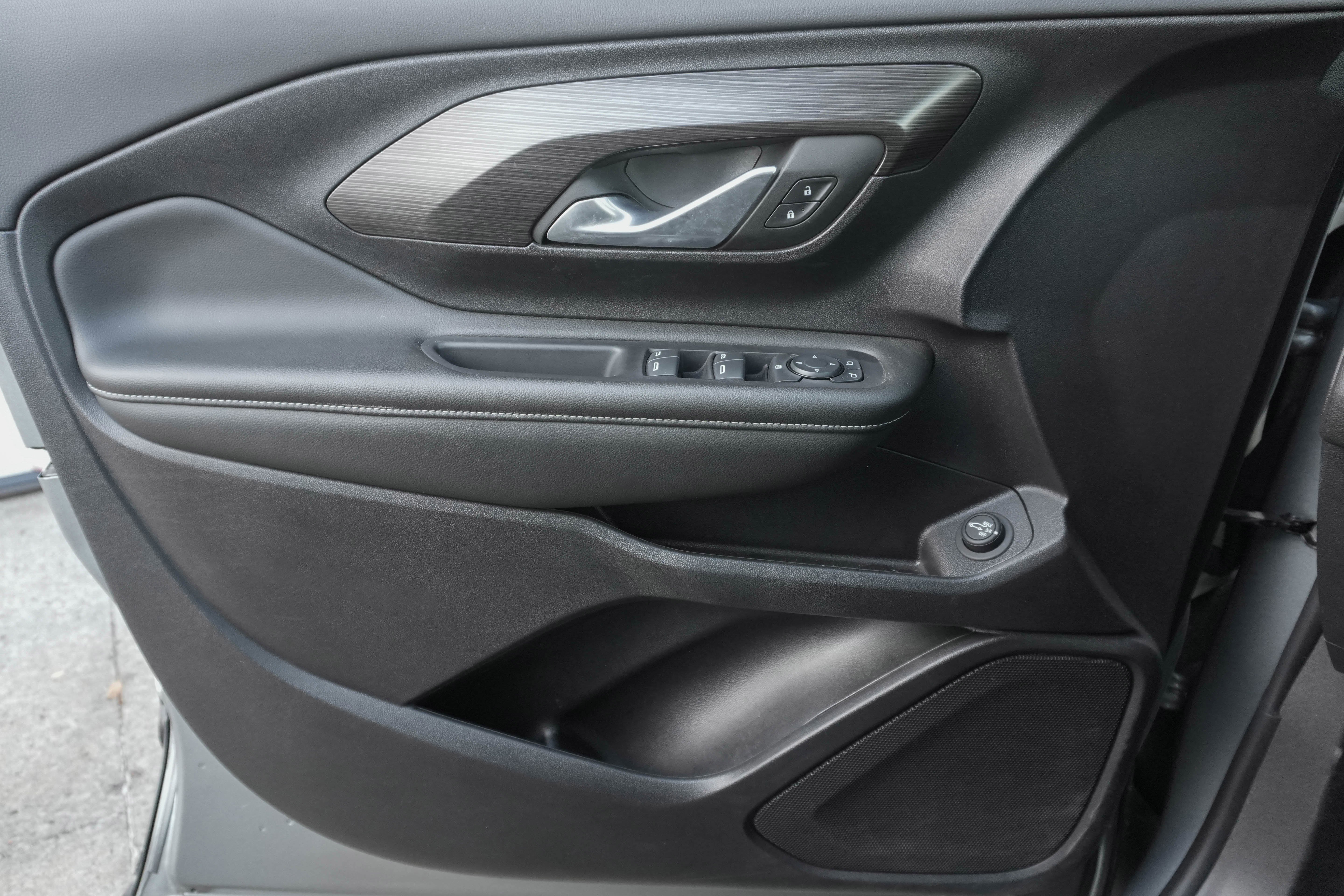 Used 2024 GMC Terrain SLE w/ Driver Convenience Package FWD image 25