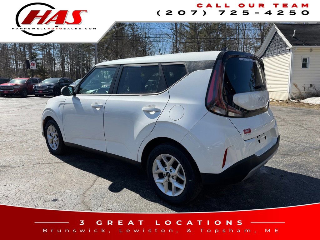 Used 2023 Kia Soul LX w/ Option Group 015 FWD image 4
