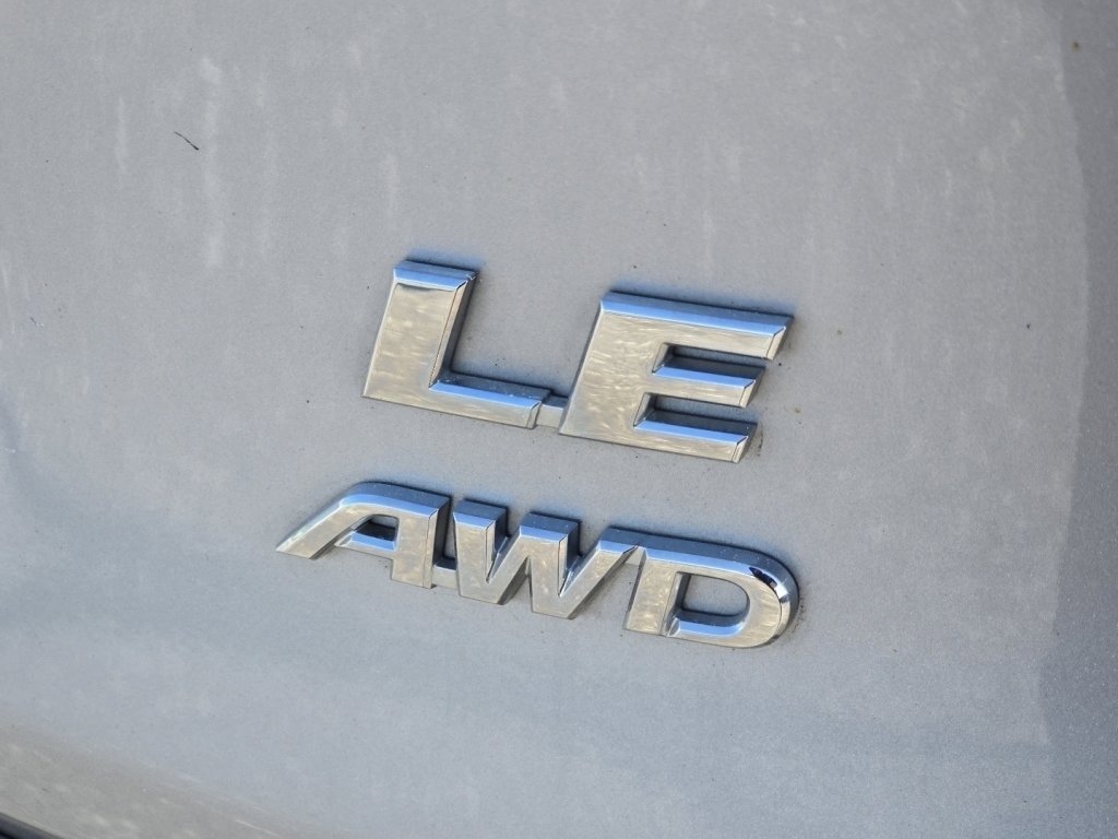 Used 2021 Toyota RAV4 LE image 28