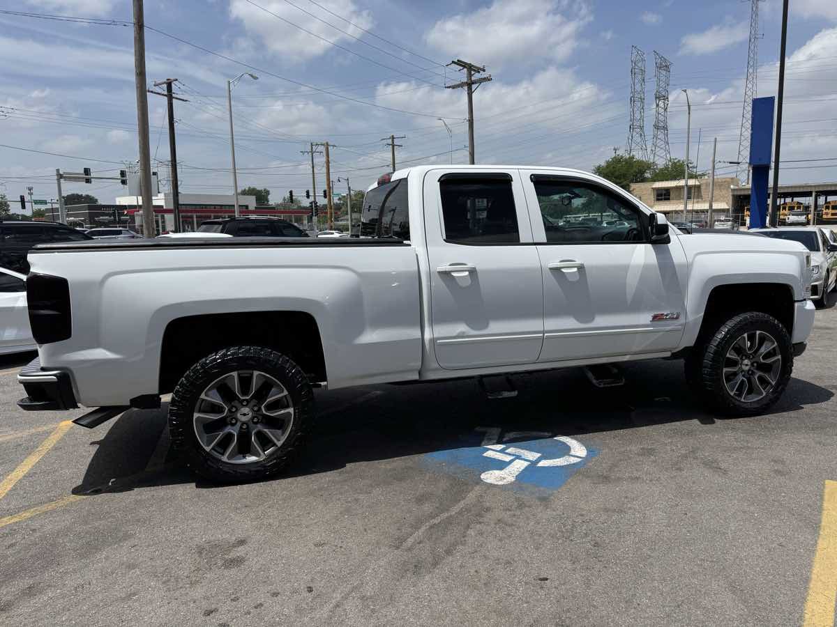 Used 2018 Chevrolet Silverado 1500 LT w/ All Star Edition AWD/4WD image 4