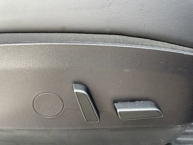 Used 2022 Tesla Model Y Long Range image 22