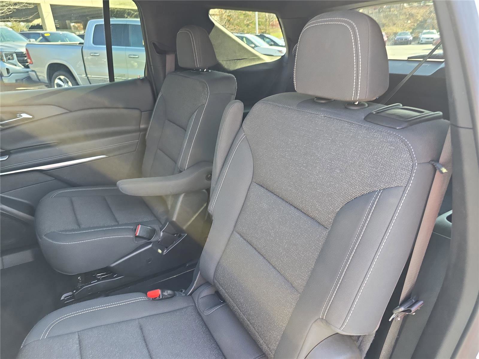 Used 2025 Chevrolet Traverse LT image 12