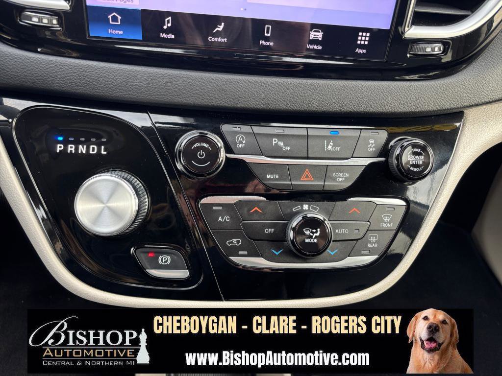 Used 2023 Chrysler Pacifica Touring-L image 27