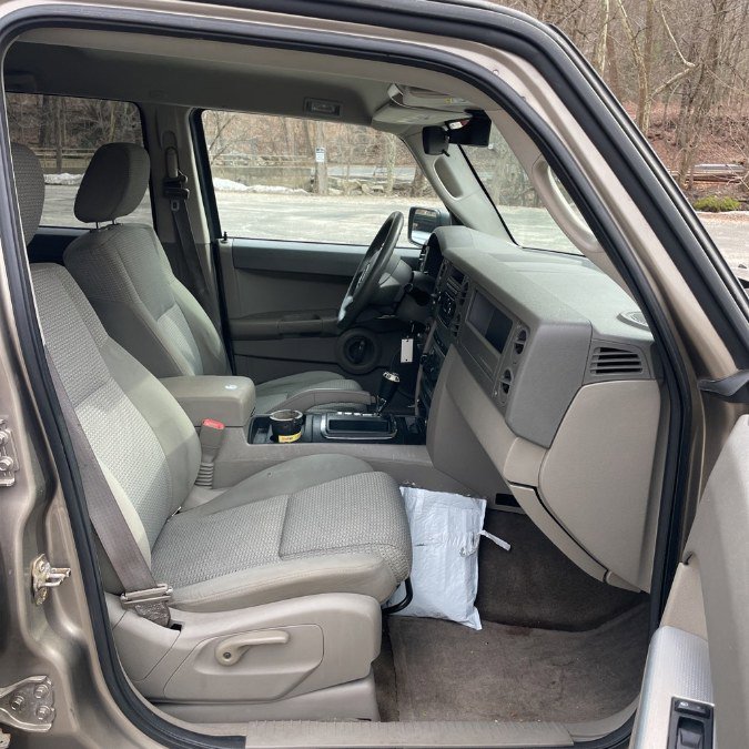 Used 2006 Jeep Commander 4WD image 9