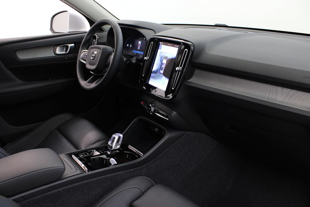 Used 2024 Volvo XC40 B5 Plus w/ Protection Package AWD/4WD image 26
