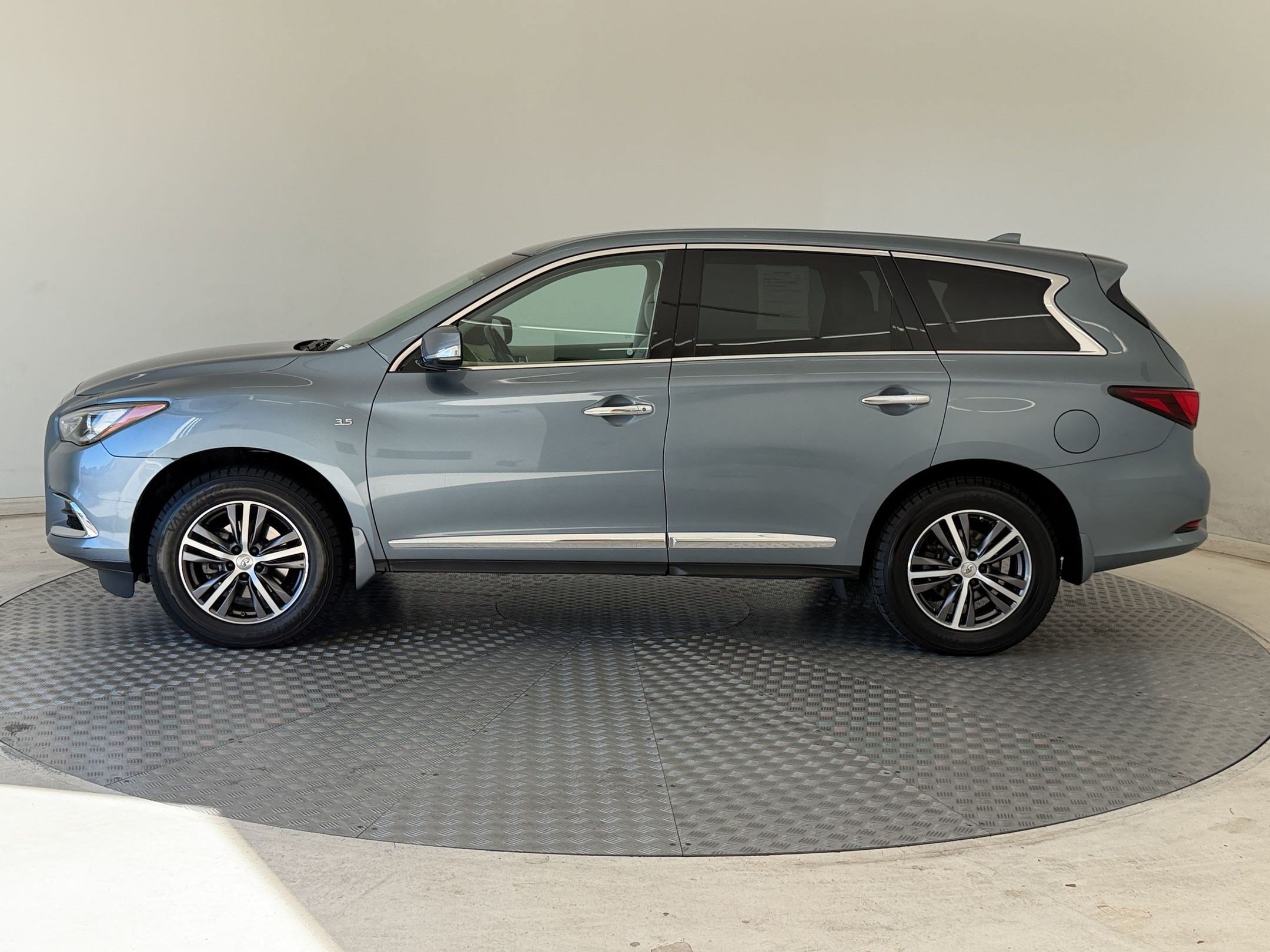 Used 2017 INFINITI QX60 Luxe AWD/4WD image 2