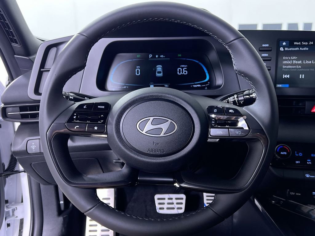 Used 2025 Hyundai Elantra Sport image 16