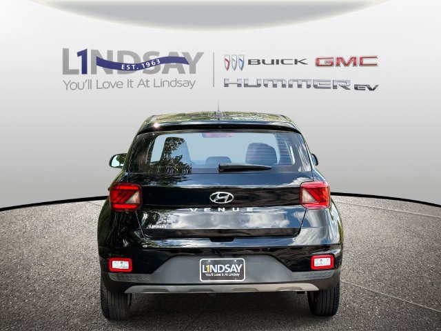 Used 2023 Hyundai Venue SE w/ Cargo Package FWD image 3