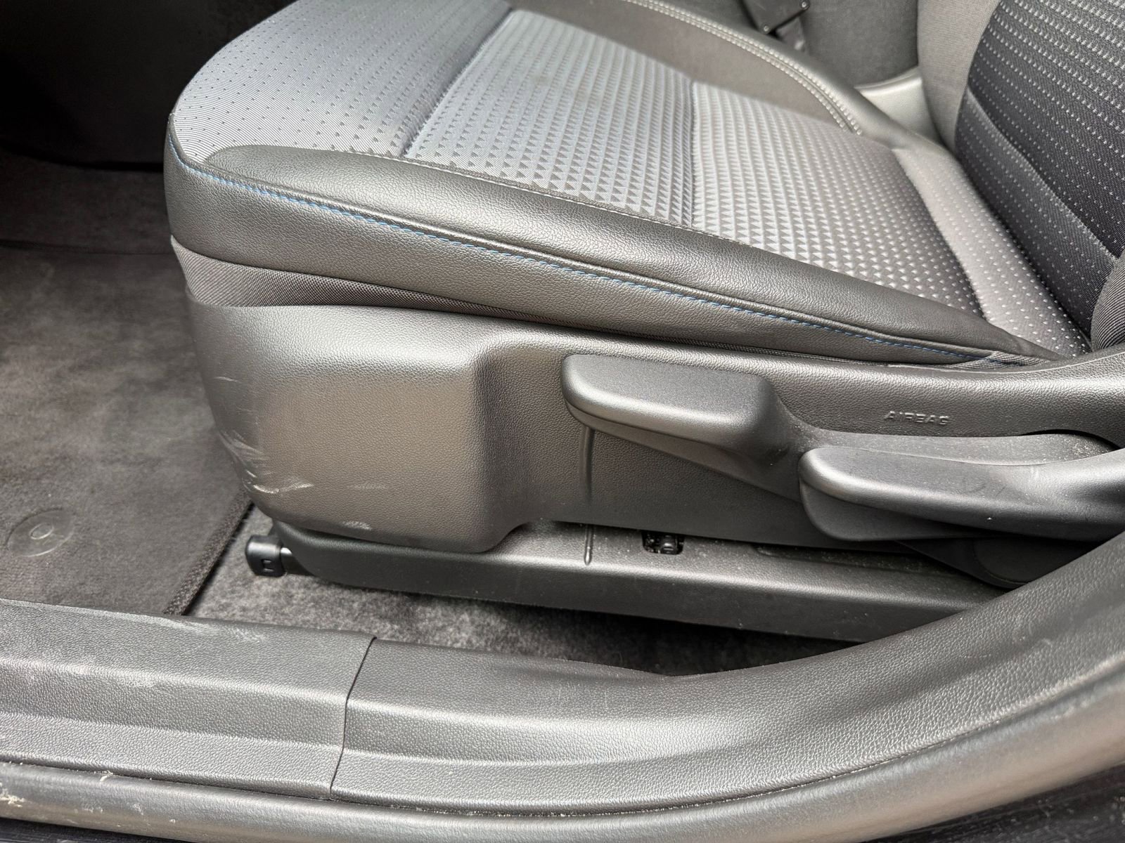 Used 2025 Chevrolet Trax LT w/ LT Convenience Package FWD image 22