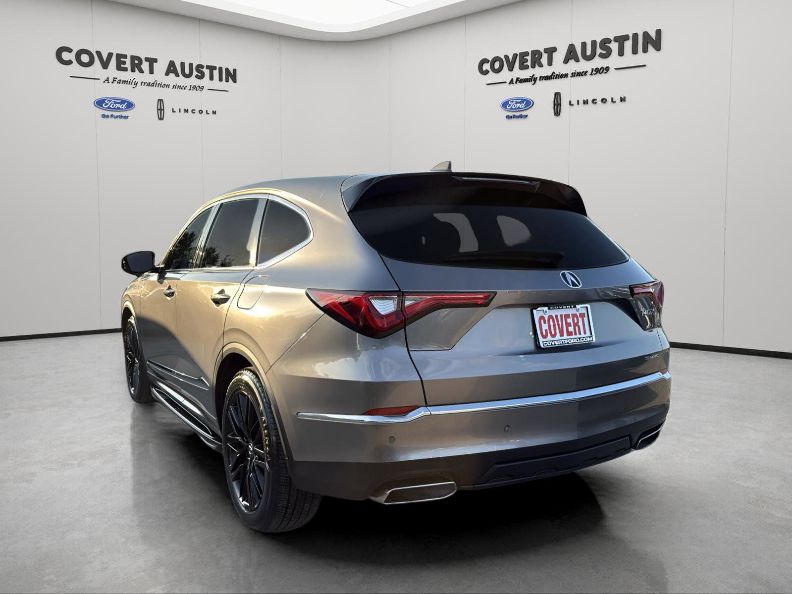 Used 2024 Acura MDX SH-AWD w/ Technology Package image 3