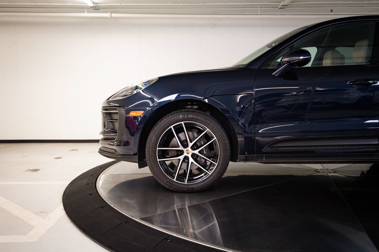 Certified 2023 Porsche Macan AWD/4WD image 11