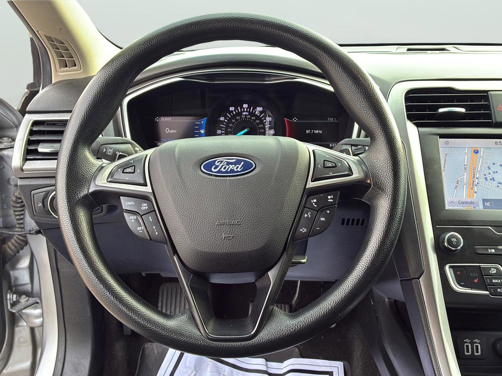 Used 2020 Ford Fusion SE image 26