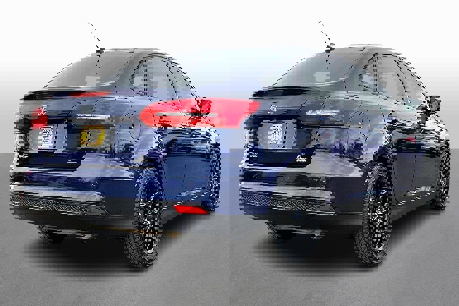 Used 2016 Ford Focus SE w/ Equipment Group 201A image 2