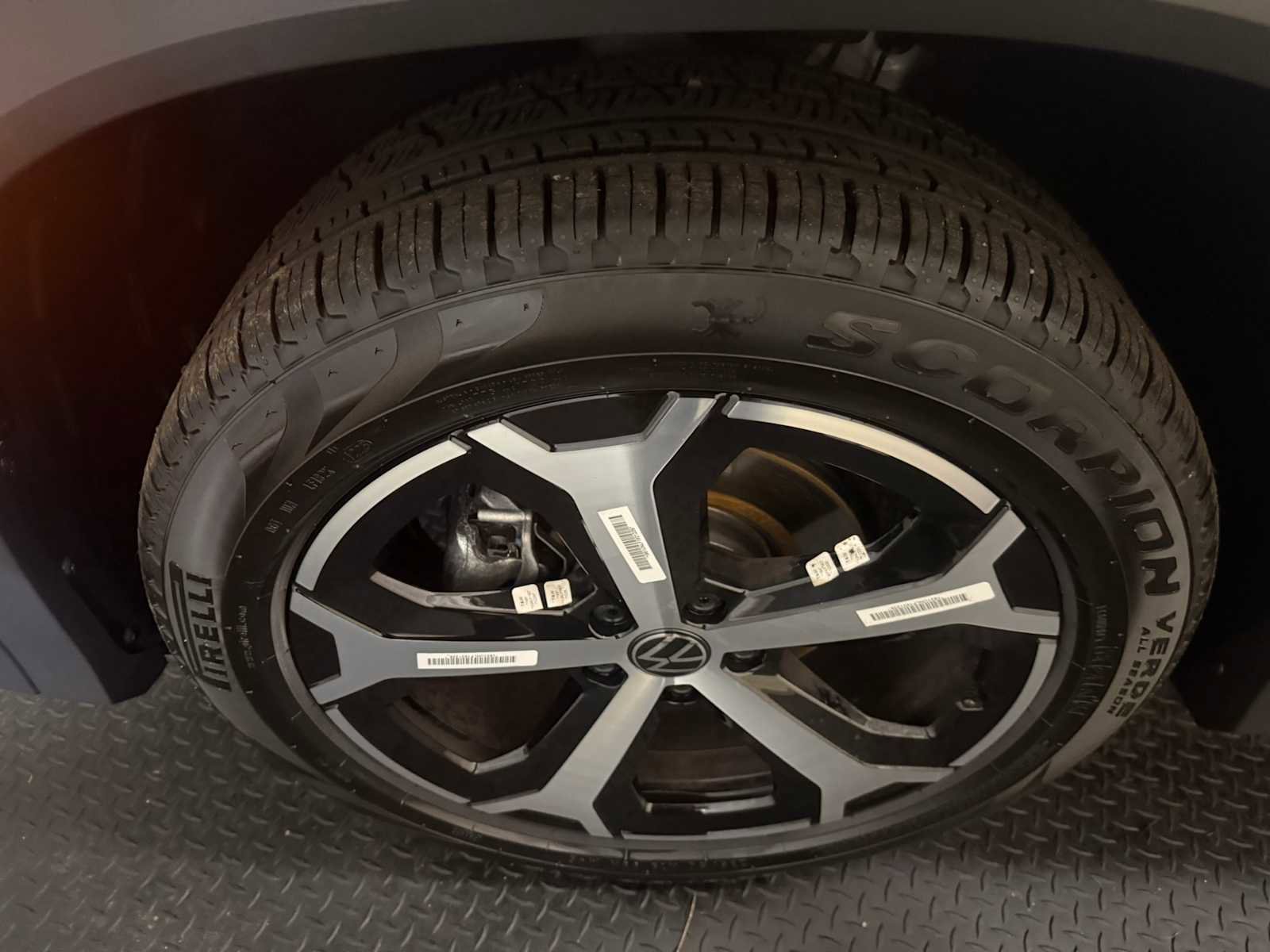 Certified 2025 Volkswagen Tiguan SE image 8