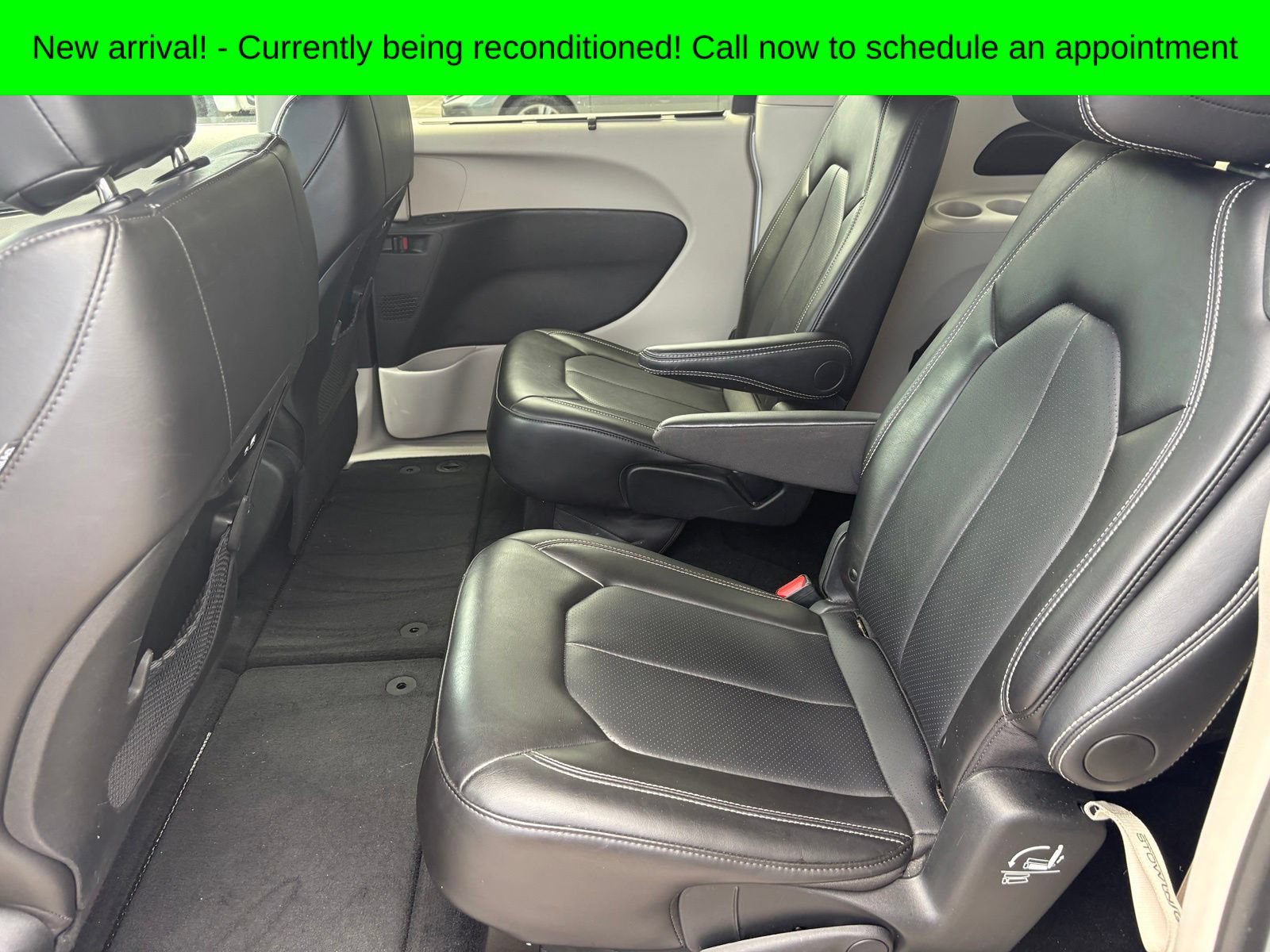 Used 2024 Chrysler Pacifica Touring-L FWD image 10