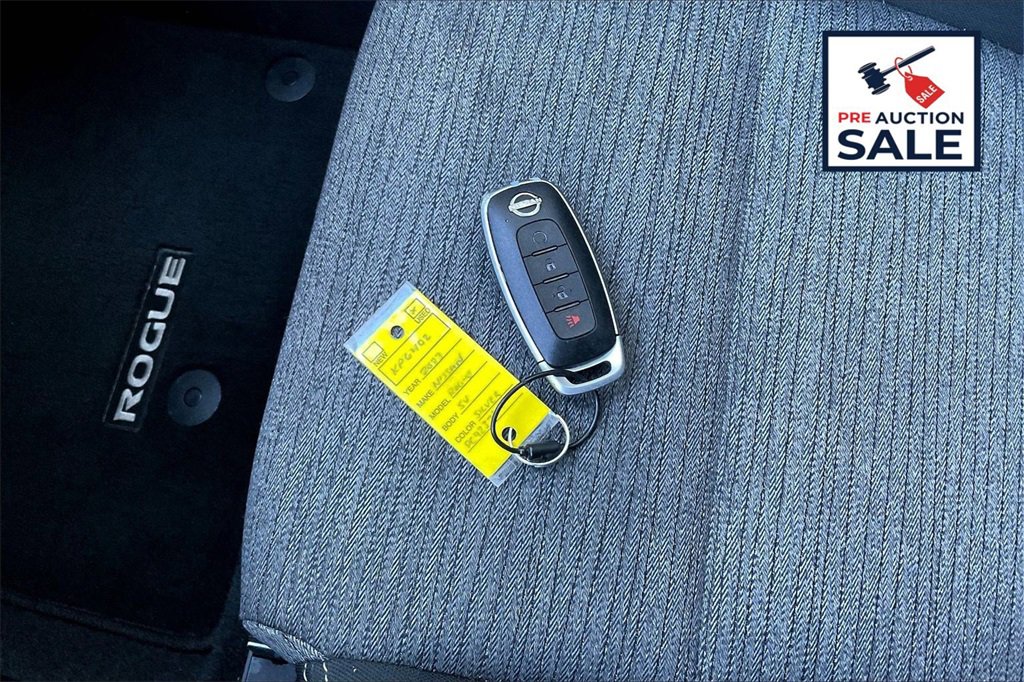 Used 2023 Nissan Rogue SV image 11