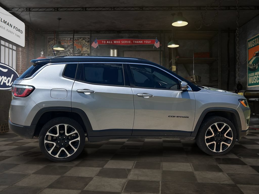 Used 2017 Jeep Compass Limited w/ Navigation Group AWD/4WD image 11